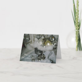 Zilver en witte Ornamenten op een zilver voetstuk Feestdagen Kaart