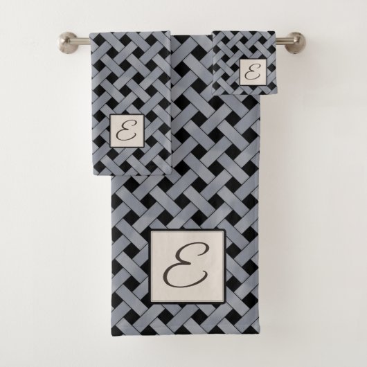 Zilver Geweven Rotan op Douanekleur met Monogram Bad Handdoek (Insitu)