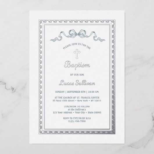 Zilver Grieks Lijst Dusty Blue Bow doop Folie Uitnodiging (Voorkant)