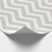 Zilver grijs en witte dikke Chevron Weddendag Cadeaupapier (Hoek)