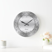 Zilver-grijs, gezwollen bloemige lijst grote klok (Huis)