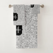 Zilver grijs lichtglitter sparkles Monogram Bad Handdoek (Insitu)