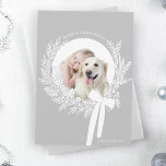 Zilver Grijs & Wit Kerst Krans Minimale Foto Feestdagenkaart<br><div class="desc">Minimale vakantie fotokaart met een eenvoudige kerstkrans. Voor meer geavanceerde aanpassing van dit ontwerp,  klikt u op de BLUE DESIGN TOOL BUTTON hierboven!</div>