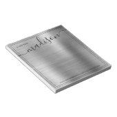 Zilver grijze persoonlijke naam op het bureau van notitieblok (Schuin)