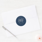 Zilver Modern Script 50ste Verjaardagsfeestje Navy Ronde Sticker (Envelop)