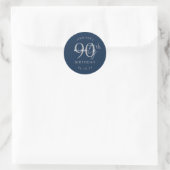Zilver Modern Script 90ste Verjaardagsfeestje Navy Ronde Sticker (Tas)