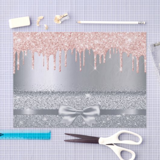 Zilver roos goudglitter druppelt op verbluffende e tissuepapier (Craft)