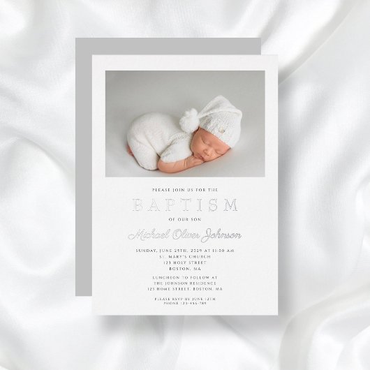 Zilver Script Modern Grijze Foto Jongens Doop Folie Uitnodiging