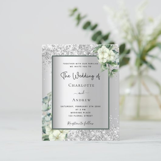 Zilver witte bloemige eucalyptus trouwuitnodiging (Staand voorkant)