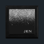 Zilver Zwart Glitter Monogram meisjesnaam Cadeaudoosje<br><div class="desc">Zwart en Zilver Sparkle Glitter Monogram Naam Sieraden Keepsake Box. Dit maakt het perfecte afstuderen,  verjaardagscadeau,  bruiloft,  vrijgezellenfeest,  jubileum,  baby shower of vrijgezellenfeest cadeau voor iemand die houdt van glamoureuze en chique stijlen.</div>