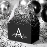 Zilver Zwart Glitter & Sparkle Monogram Bedankdoosjes<br><div class="desc">Zilver en zwart Faux Glitter en Sparkle Elegant geschenkdoos. Deze geschenkdoos kan worden aangepast om uw initiaal en voornaam op te nemen en maakt een geweldige verjaardags-,  bruiloft-,  vrijgezellenfeest-,  vrijgezellenfeest- of baby shower geschenkdoos. Neem contact op met de ontwerper voor aangepaste overeenkomende items.</div>