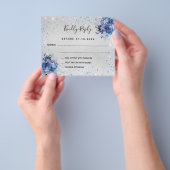 Zilverblauwe bloemen budget bruiloft RSVP Flyer (Hand)