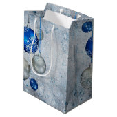 Zilverblauwe ornamenten medium cadeauzakje (Achterkant Gekanteld)