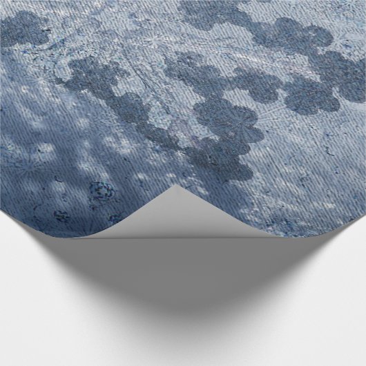 Zilverblauwe sneeuwvlokken cadeaupapier (Hoek)