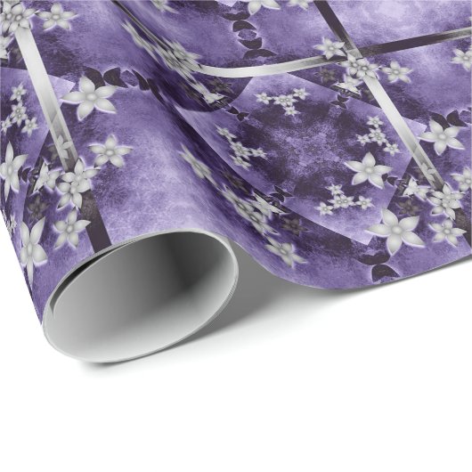 Zilverbloemen op paars en zwart cadeaupapier (Rol Hoek)