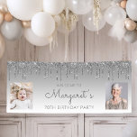 Zilverdrifder Glitter Two Foto 70th Birthday Spandoek<br><div class="desc">Welkom gasten met deze chic, glamoureuze fotobanner op de 70ste verjaardag, met een dunne zilveren faux glitter drip border en een zilveren ombre achtergrond. Vervang gemakkelijk de twee afbeeldingen van de steekproef met foto's van de gast van eer. Pas het met haar naam in het grijze handschrift manuscript aan, met...</div>