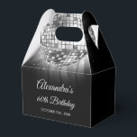 Zilveren 60e Verjaardagsfeestje 70's Disco Ball Bedankdoosjes<br><div class="desc">Verhoog uw 60ste verjaardag met onze Silver 60th Birthday Party 70's Disco Ball Gift Box, ontworpen om een vleugje verfijning en retro flair toe te voegen aan uw mijlpaal bash. In een glinsterende zilveren tint straalt deze geschenkdoos elegantie en nostalgie uit. De disco ball graphic brengt je terug naar het...</div>