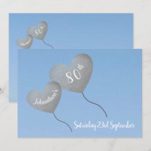 Zilveren ballonnen in een blauwe lucht 80ste verja