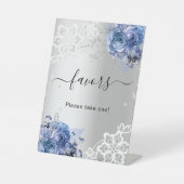 Zilveren blauwe bloemen kant gunst teken reclamebord met voetstuk (Voorkant)