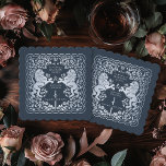 Zilveren Blauwe Koninklijke Leeuw Middeleeuws Zwaa Kartonnen Onderzetters<br><div class="desc">Voeg koninklijke charme toe aan je tafelkleed! Deze aangepaste bruiloft onderzetters zijn voorzien van een majestueuze leeuw en bloemen ontwerp met uw namen en monogram, allemaal in luxe zilver tegen een blauwe achtergrond. Perfect voor een middeleeuwse fantasieviering met tijdloze elegantie! Het zilver op dit item is GEEN echte folie en...</div>