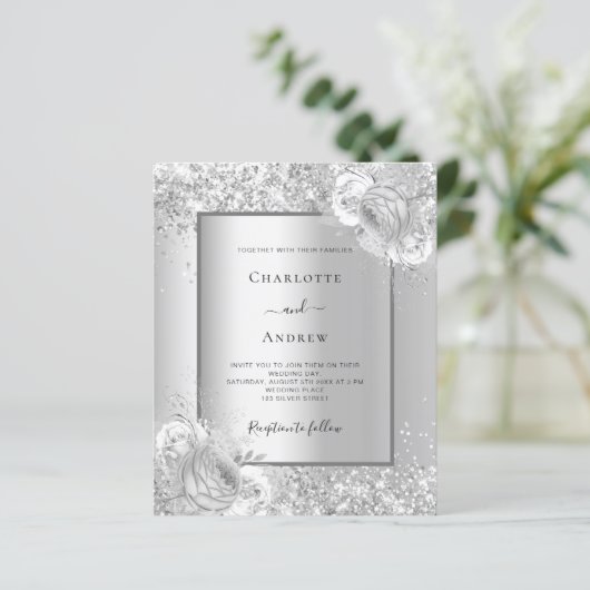 Zilveren bloemen monochrome bruiloft uitnodiging (Staand voorkant)