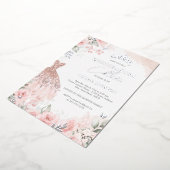 Zilveren Blush Roze Jurk Bloemen Quinceanera Folie Uitnodiging (Gedraaid)