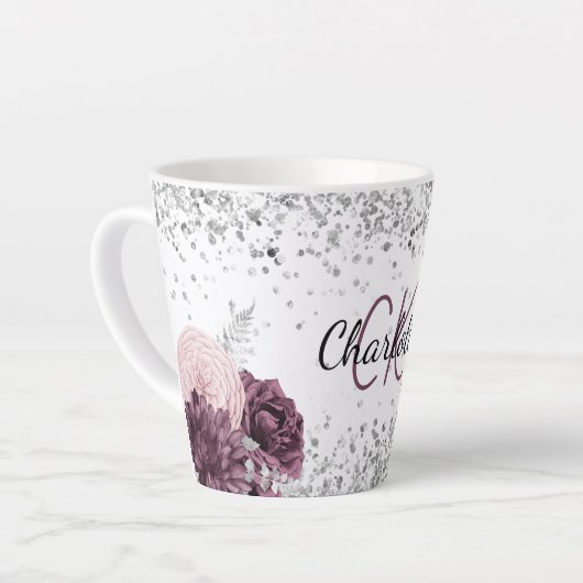 Zilveren bordeaux bloemen elegante monogram naam latte mok (Linkerhoek)