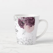Zilveren bordeaux bloemen elegante monogram naam latte mok (Rechts)
