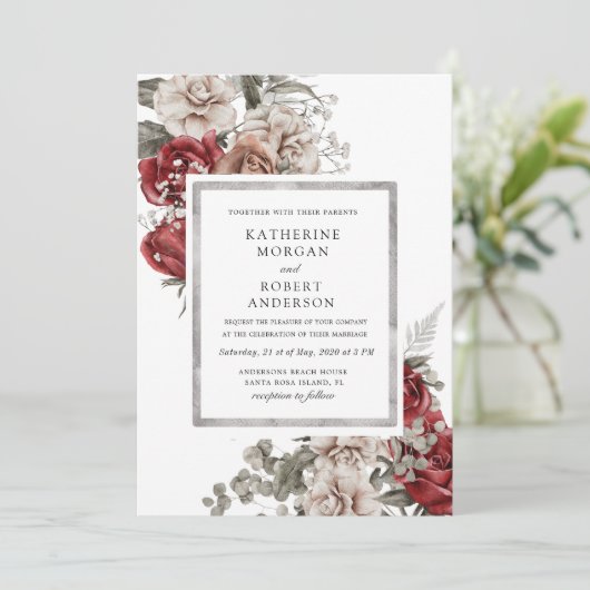 zilveren bordeaux rustieke bloemen bruiloft uitnod kaart (Staand voorkant)