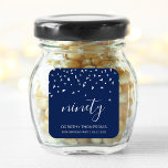 Zilveren Confetti op Navy Blue 90th Birthday Vierkante Sticker<br><div class="desc">Help hen hun 90e verjaardag in stijl te vieren met dit eenvoudige maar elegante ontwerp, met faux zilveren driehoekige confetti die op het woord "negentig" in zilvergrijs handschrift lettertype op een marineblauwe achtergrond zit. Personaliseer het met de naam van de honoree in zilvergrijs sans serif lettertype, samen met de gelegenheid...</div>