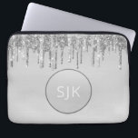Zilveren Dripping Glitter Girly Monogrammed Laptop Sleeve<br><div class="desc">Girly Silver Faux Dripping Glitter en Sparkle Elegant Monogram Laptop Computer Hoesje. Dit monogrammed hoesje kan worden aangepast om uw initiaal en voornaam op te nemen.</div>