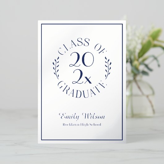 Zilveren en blauwe klasse van 2025 Graduation Part Folie Uitnodiging (Staand Voorkant)