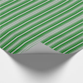 Zilveren en groene kerststrepen cadeaupapier (Hoek)