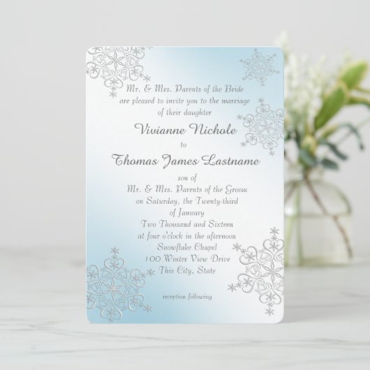 Zilveren en ijsblauwe sneeuwvlokken bruiloft kaart (Staand voorkant)