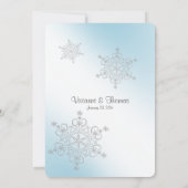 Zilveren en ijsblauwe sneeuwvlokken bruiloft kaart (Achterkant)