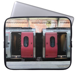 Zilveren en rode trein laptop sleeve