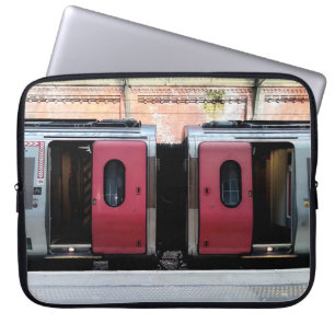 Zilveren en rode trein laptop sleeve