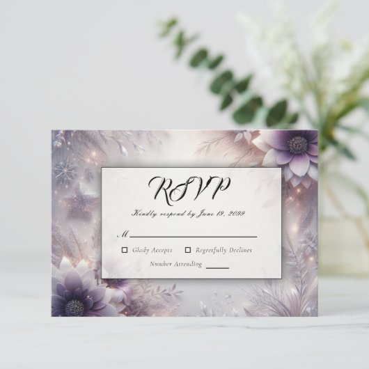 Zilveren en zachte Amethist Winter Blooms Wedding RSVP Kaartje (Staand voorkant)