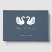 Zilveren folie zwanen op blauwe bruiloft gastenboek (Voorkant)