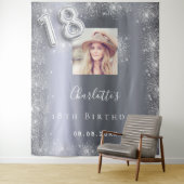 Zilveren foto glitterspul welkom voor 18e verjaard wandkleed (In situ)