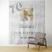 Zilveren fotoglitter welkom 70ste verjaardag wandkleed (In situ)