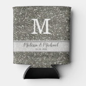 Zilveren Glitter Bruiloft Monogram Blikjeskoeler (Voorkant)