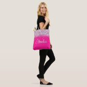 Zilveren Glitter en Hot Pink Monogram Tote Bag (Op model)