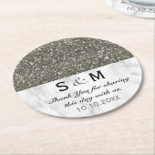 Zilveren glitter en wit marmer bruiloft monogram ronde kartonnen onderzetter (Gebogen)