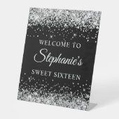 Zilveren Glitter Zwart Zoet Zestien Welkom Reclamebord Met Voetstuk (Voorkant)