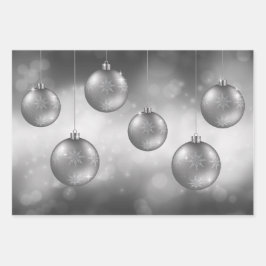 Zilveren grijze kerstballen op grijze bokeh inpakpapier vel