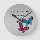 Zilveren grijze namen datum trouwcadeau gepersonal ronde klok (Voorkant)