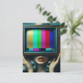 Zilveren Haired Vrouw Met Een TV Op Haar Hoofd Briefkaart (Staand voorkant)