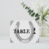 Zilveren Hoefijzer op witte huwelijkstafel nummer Briefkaart (Staand voorkant)