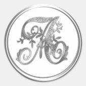 Zilveren Initiaal met Monogram op Enveloppe Sluitz Ronde Sticker (Voorkant)